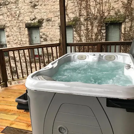 Private Luxury Suite With Hot Tub Downtown Eureka Springs Exterior photo