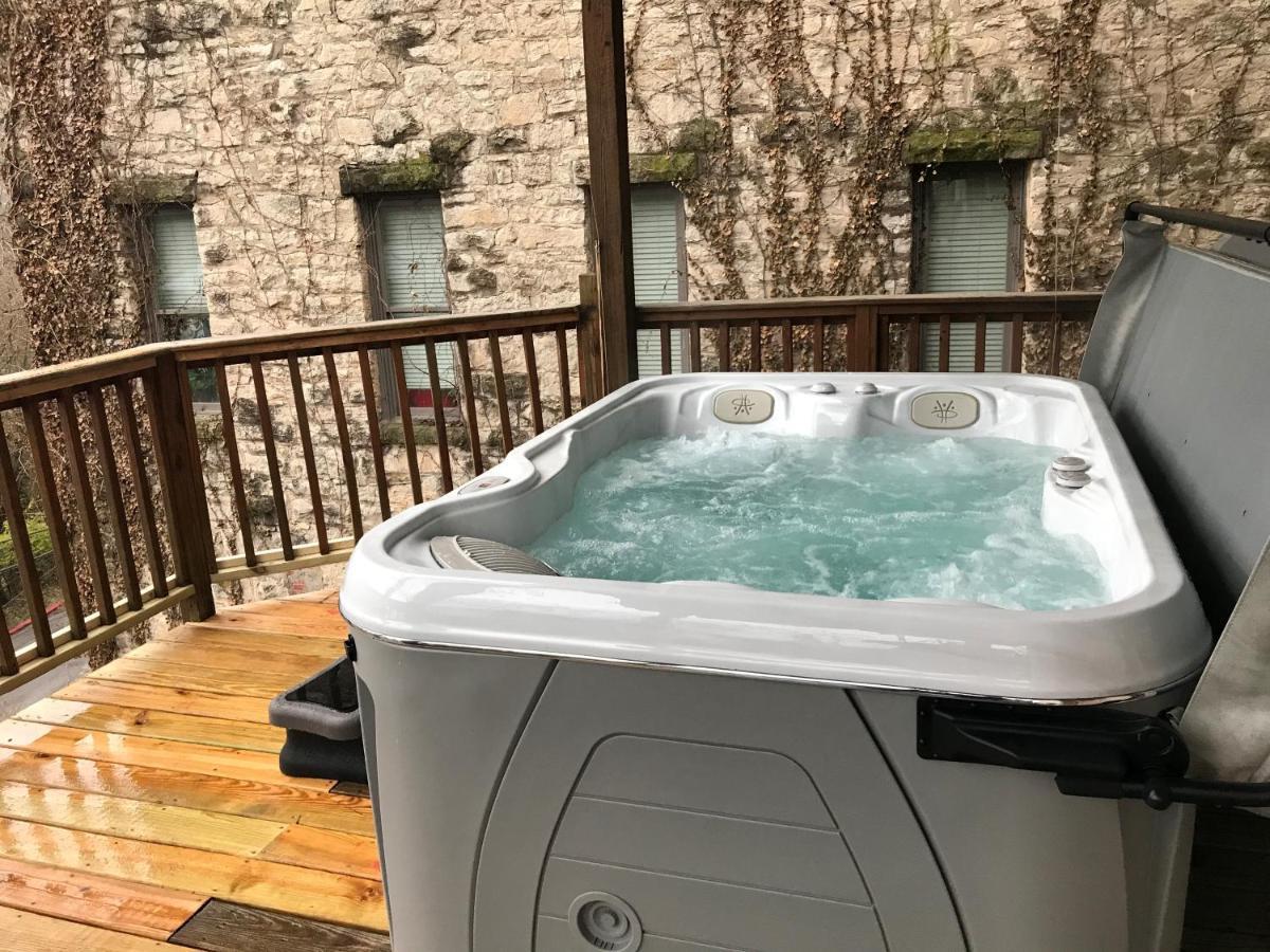 Private Luxury With Hot Tub Downtown Apartment Eureka Springs